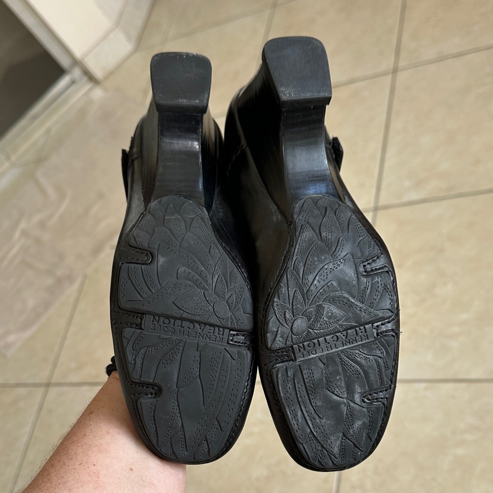 Kenneth Cole Black Mary Jane Heels size 8 - Picture 2 of 2